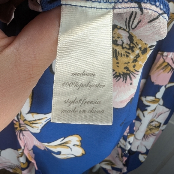 Altar'd State 'Freesia' Women's Size Med Blue Floral Ruffle Baby Doll Blouse L/S - Picture 6 of 7